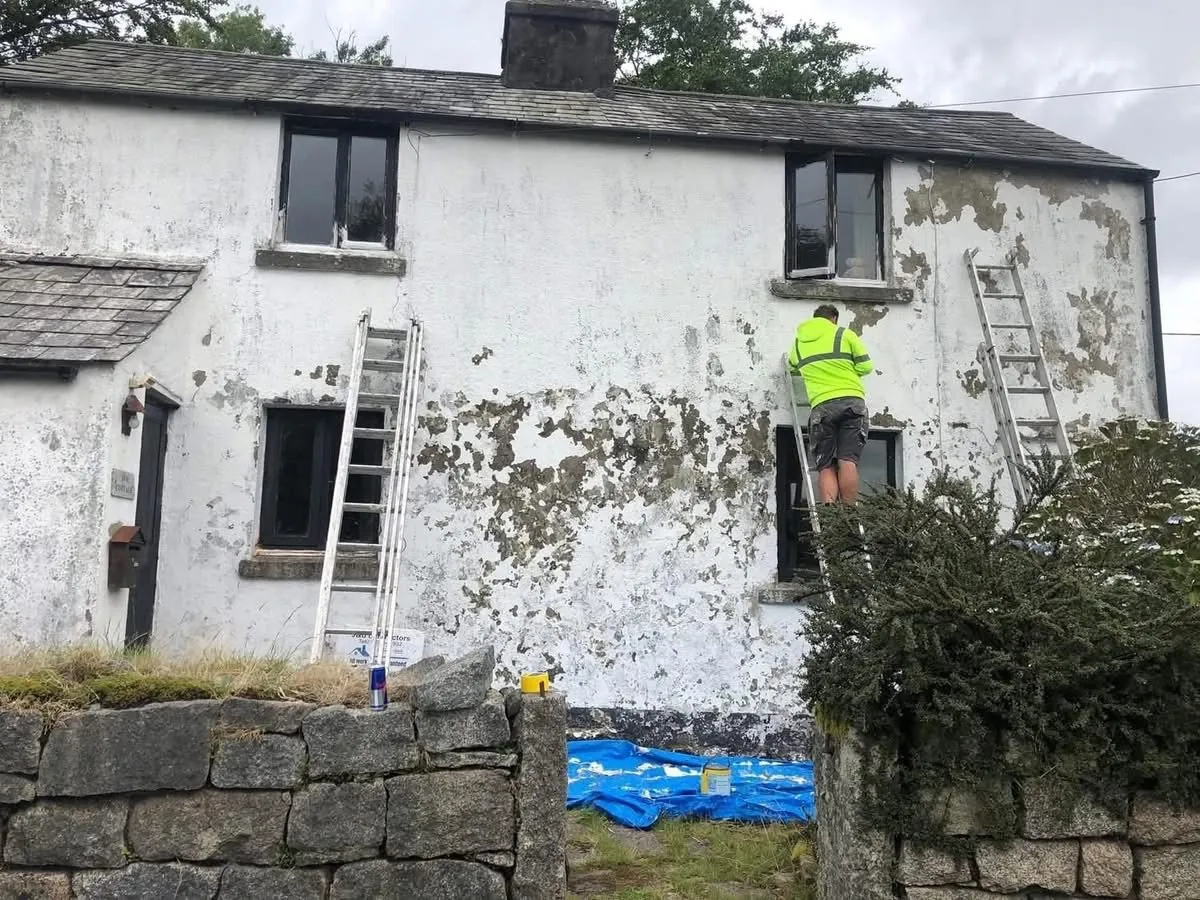 Cottage with blown, flaking render before repair in Brixham